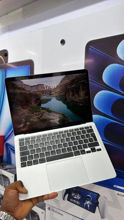 APPLE MACBOOK AIR 2017 13' i5 8 GB RAM 256 GB SSD alternate